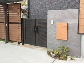 木目調デザインが心地よい防犯性に配慮したクローズの新築外構