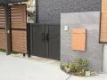 木目調デザインが心地よい防犯性に配慮したクローズの新築外構