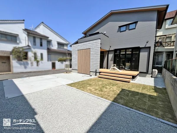 玄関ポーチに壁があるお住まいとの調和を大切にした新築外構
