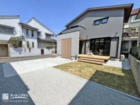 玄関ポーチに壁があるお住まいとの調和を大切にした新築外構