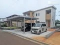 天然芝と瓦チップで魅せる！季節の変化にも強いナチュラル外構