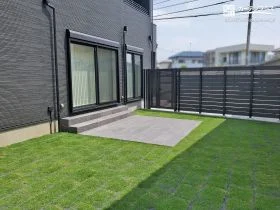 手間をかけずに美しく。「TM9」芝で仕上げた上質な庭[施工後]