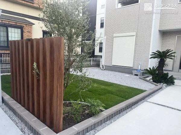 芝と植栽が心地よい、ナチュラルモダンな外構リフォーム工事