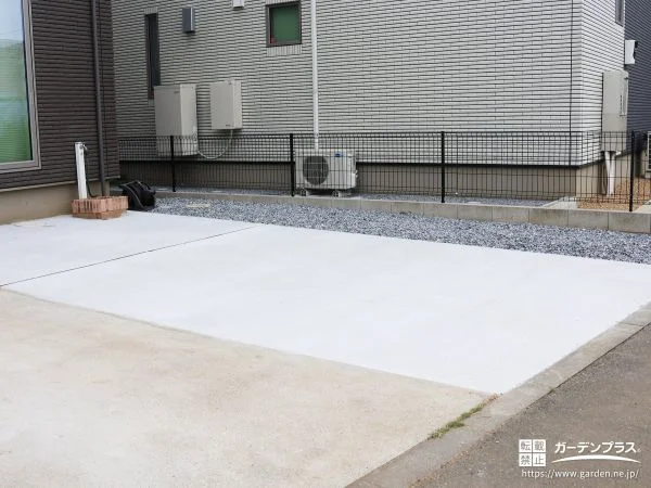 芝生からコンクリートにリフォームして快適な駐車スペース工事