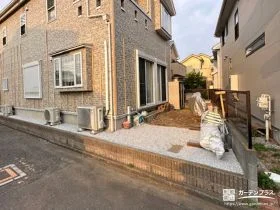 白砂利で明るい印象を演出しながら雑草対策[施工後]