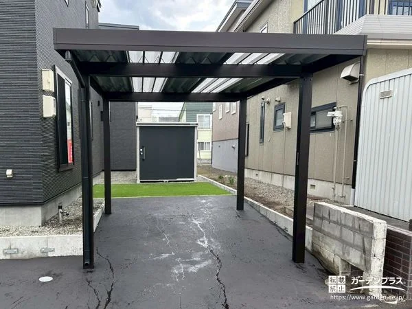明るさも強さも妥協しないカーポート