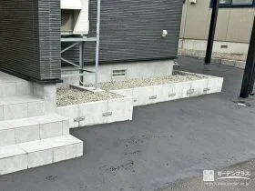 高さのある犬走りもすっきりと整えるL型擁壁[施工後]