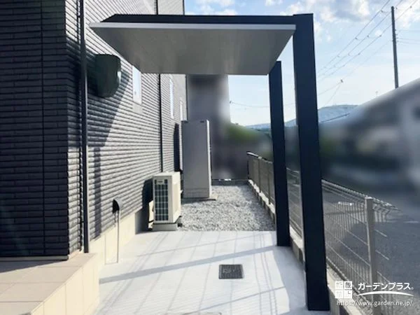 スタイリッシュに収納、玄関横の自転車置き場