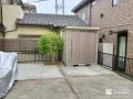 すっきりとした土間仕上げと使いやすい物置を設置した設置工事