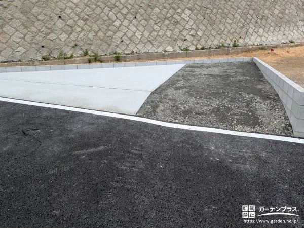 敷地境界に合わせて整えた土間コンクリートの駐車スペース工事