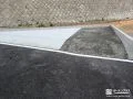 敷地境界に合わせて整えた土間コンクリートの駐車スペース工事