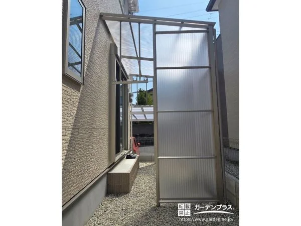 雨の日の洗濯物干しに便利なストックヤード