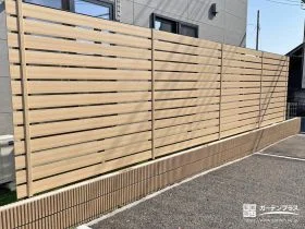 あたたかみある木目調が魅力のナチュラルフェンス[施工後]
