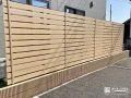 あたたかみある木目調が魅力のナチュラルフェンス