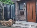 手すりと枕木フェンスの設置でデザイン性高く仕上げた玄関前工事