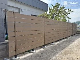 しっかり隠して、風と光はほどよく通すナチュラルフェンス[施工後]