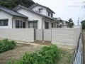 畑作業もスムーズに。暮らしに寄り添う門扉付きの境界塀