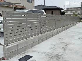 視線をゆるやかに遮る、スマートな境界フェンス[施工後]