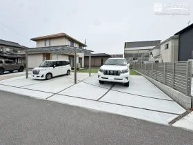 ナチュラルな住まいに寄り添う、やわらかく洗練された新築外構