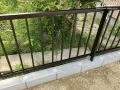 圧迫感を与えずに敷地を区切る境界フェンス