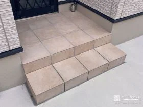 汚れもさっと拭き取れるタイルステップ[施工後]