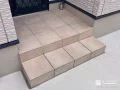 汚れもさっと拭き取れるタイルステップ