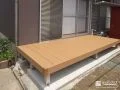 温もりを感じるウッドデッキの設置と駐車スペースの雑草対策工事