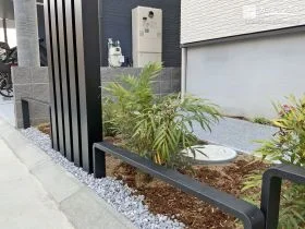 ガーデニングが楽しくなるアクセントフェンスがおしゃれな植栽スペース[施工後]