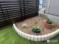 レンガを並べた優しい印象の植栽スペースがポイントのお庭工事