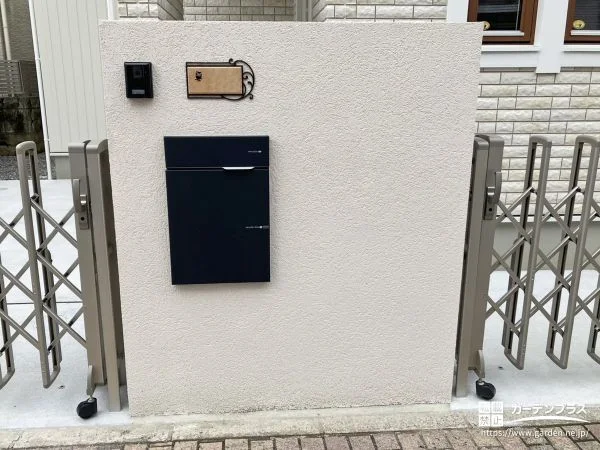 宅配もスムーズに。使いやすいナチュラルテイストの門まわり