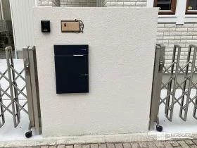 宅配もスムーズに。使いやすいナチュラルテイストの門まわり[施工後]