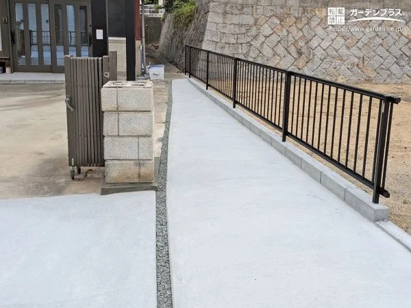 敷地の輪郭をきれいに整える境界フェンス