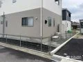 すっきりとした見た目に整え境界を区切るメッシュフェンス工事