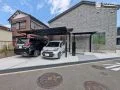 グレー外観に映える、オールブラックでまとめたエクステリア