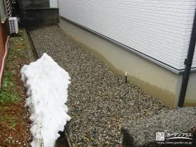 雑草対策を行った犬走り[施工後]