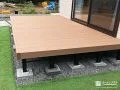お子様がビニールプールを出して遊べる広々としたデッキ設置工事