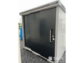 シンプルなデザインでお庭に馴染む物置[施工後]