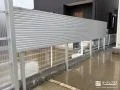 スタイリッシュな目隠しフェンスを設置して空間を区切った工事