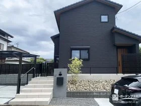 カラーの階調を活かしたモダンな新築外構