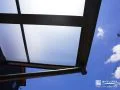 強い日差しをやわらげる熱線吸収ポリカーボネート屋根