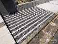 緑化ブロックと砂利がアクセントの門まわり