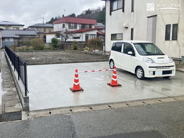 駐車スペースの舗装をメッシュフェンス設置外構リフォーム工事