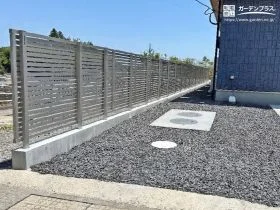 シンプルながらも洗練された印象の目隠しフェンス[施工後]