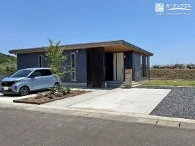 モダン×ナチュラルが調和する、上質で洗練された平屋の新築外構