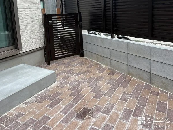 ワンちゃんの脱走を防止する門扉