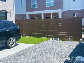 木目調で優しい印象の目隠しフェンス[施工後]