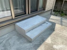 お庭へ繋がるステップを造作[施工後]