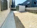 広々としたお庭に物置とステップを設置して利便性を高めた工事