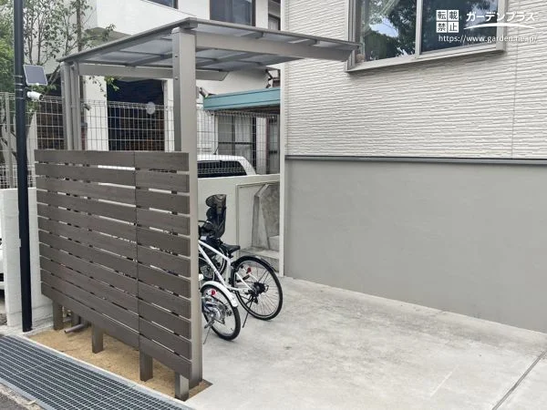 目隠しとサイクルポート付きの自転車専用スペース