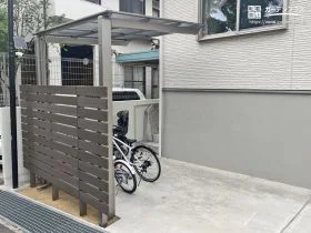 目隠しとサイクルポート付きの自転車専用スペース[施工後]
